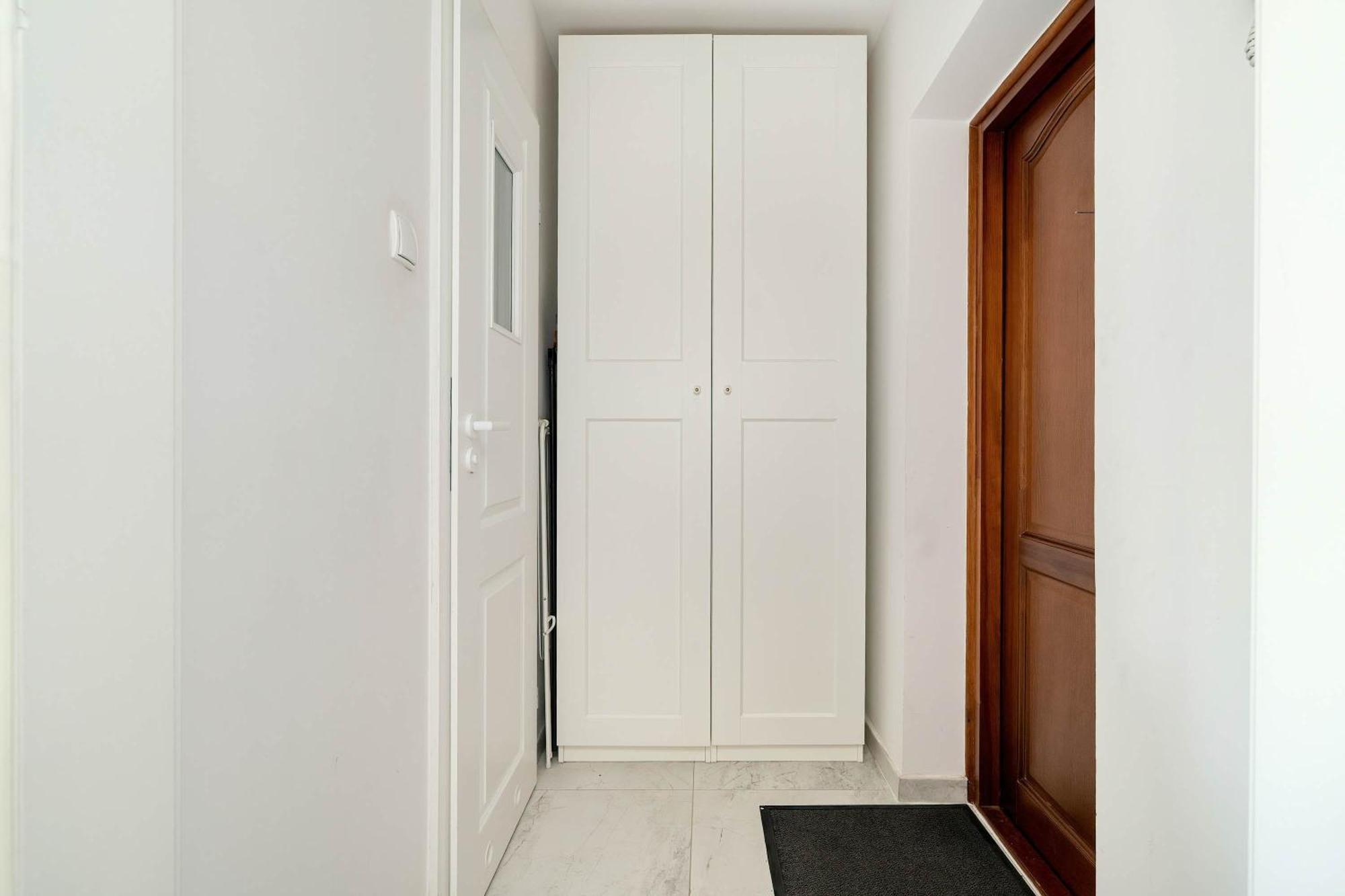 Apartment Grochowska Bright With Desk By Renters Poznan