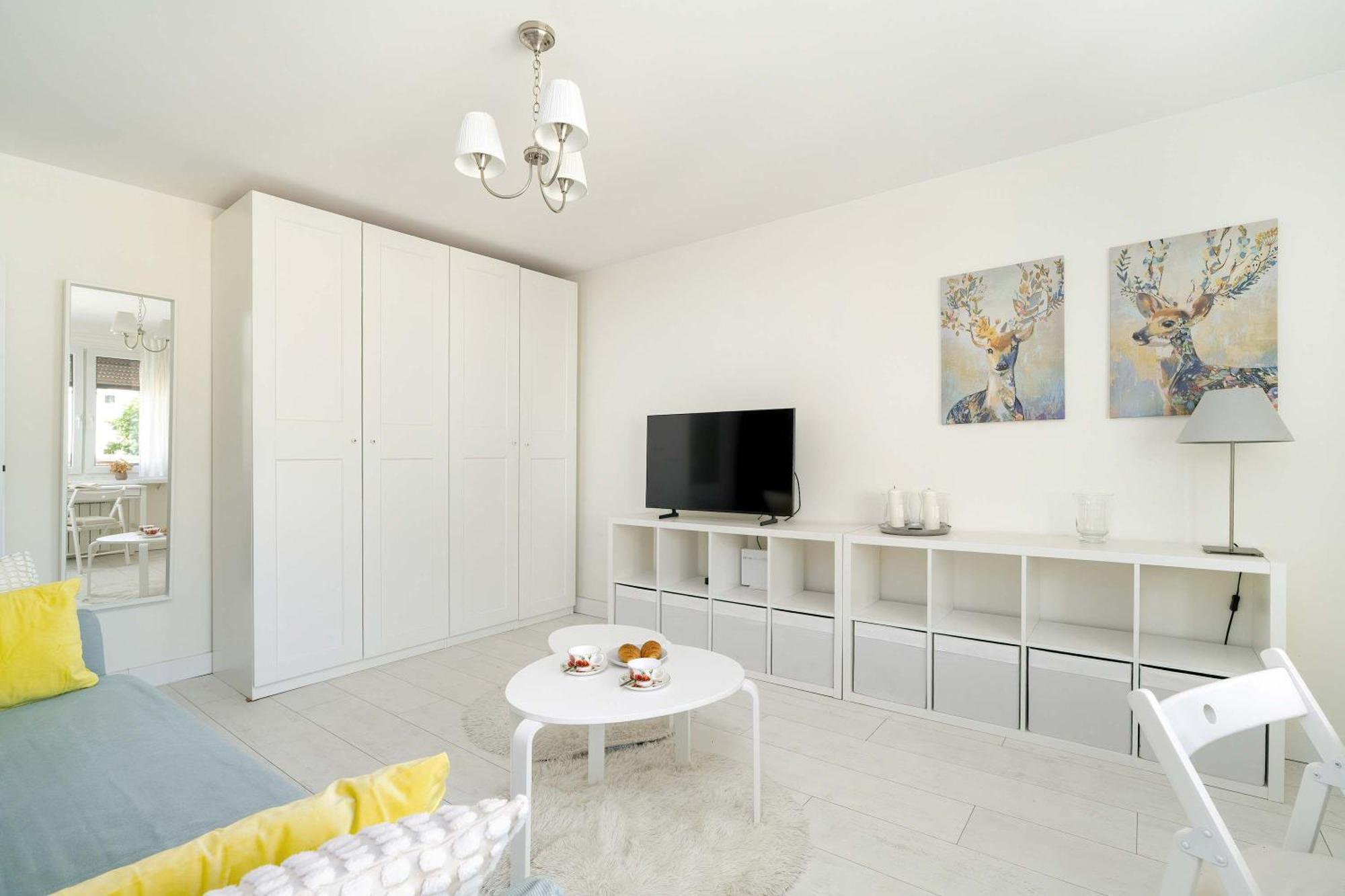 Apartment Grochowska Bright With Desk By Renters *