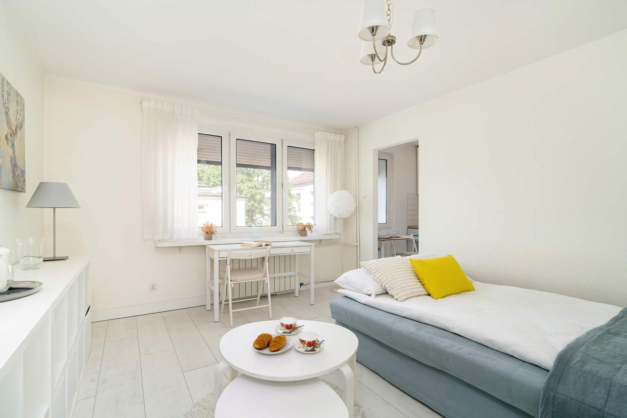 Apartment Grochowska Bright With Desk By Renters