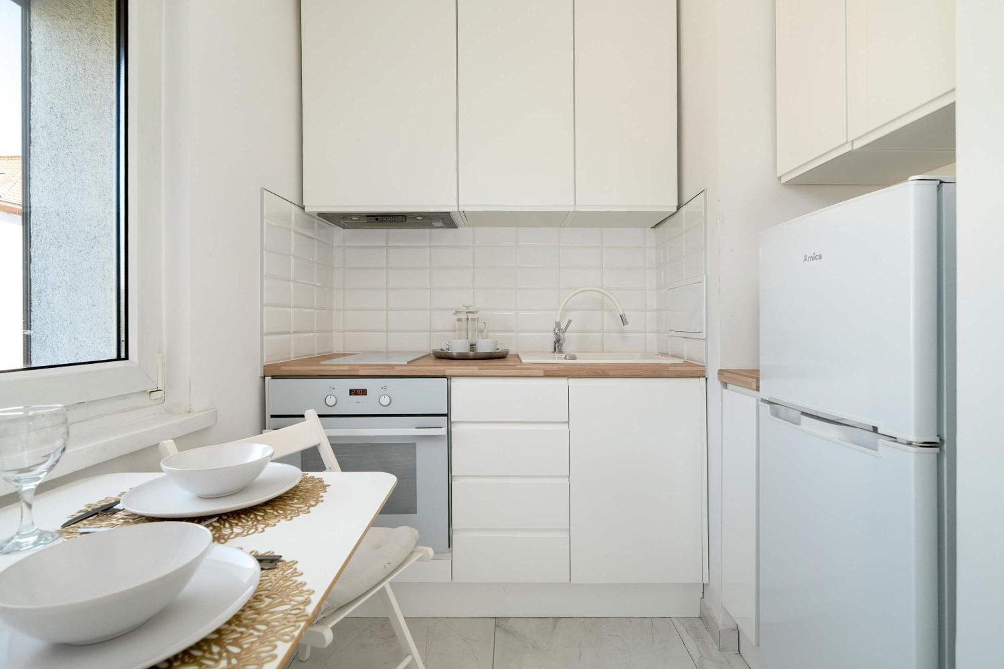 Grochowska Bright With Desk By Renters Poznaň
